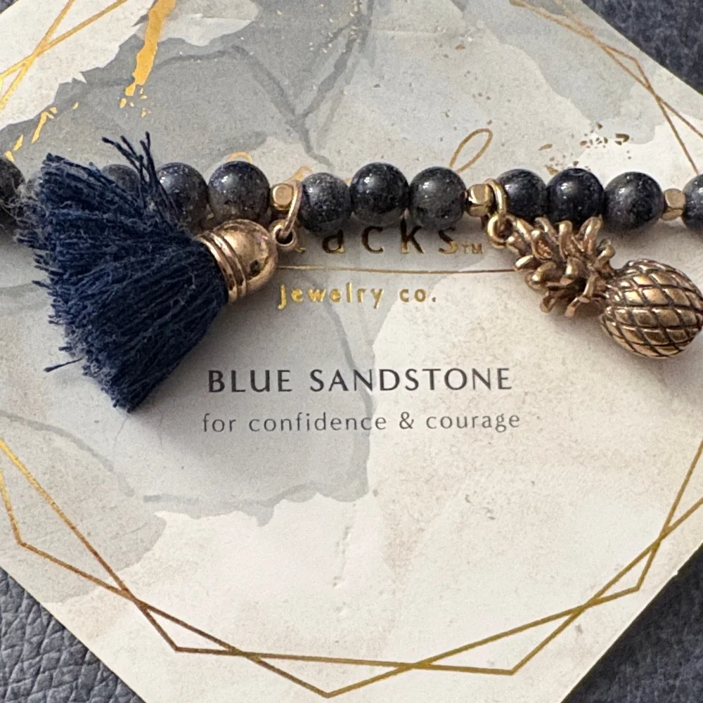 Chic Black Beaded Bracelet with Gold Pineapple Charm - Picture 2 of 3